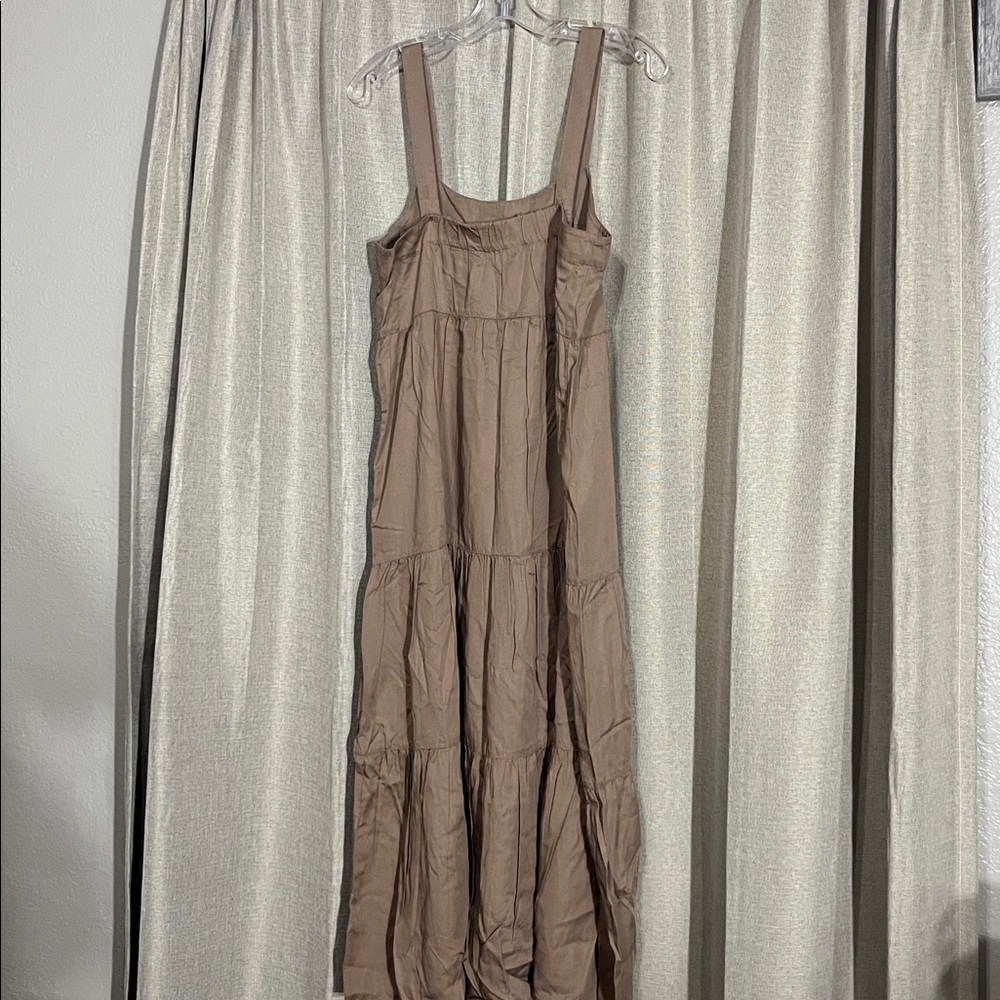 Chic Tan Maxi Dress - Picture 3 of 5